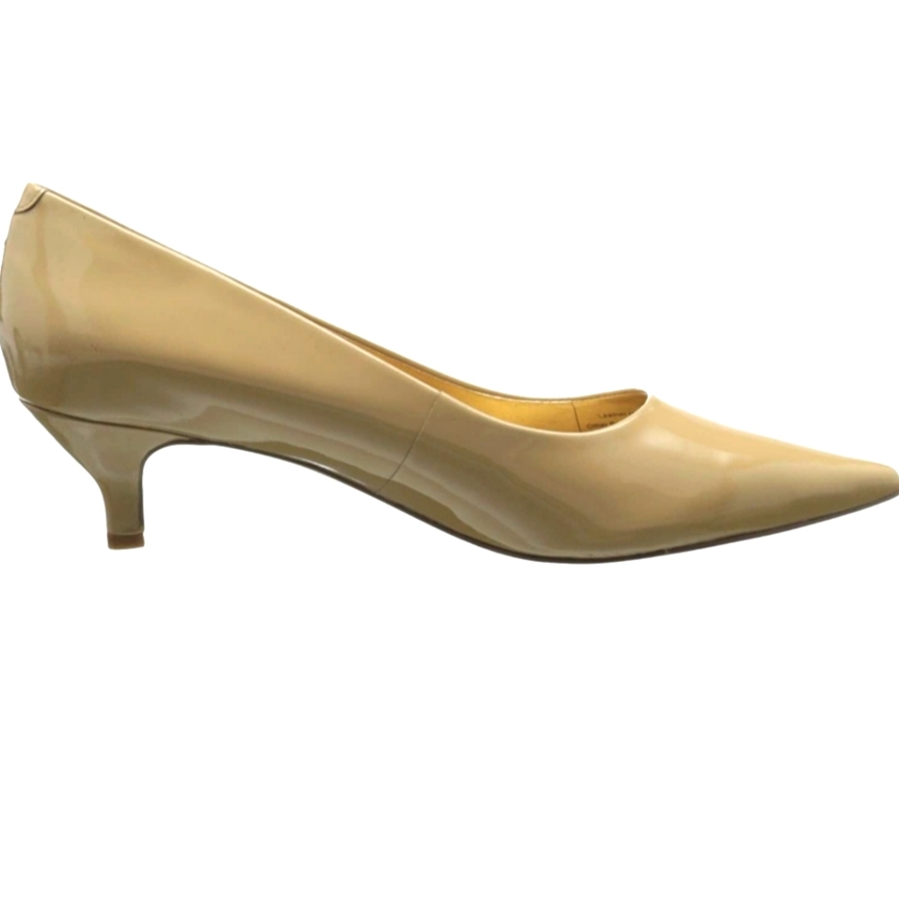 Nude pumps